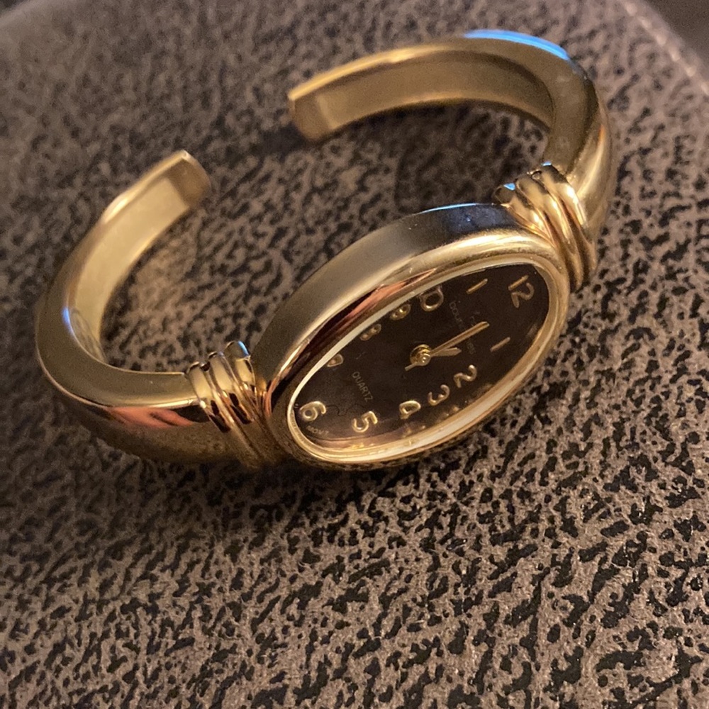 Bangle Watch Gold - Picture 6 of 9